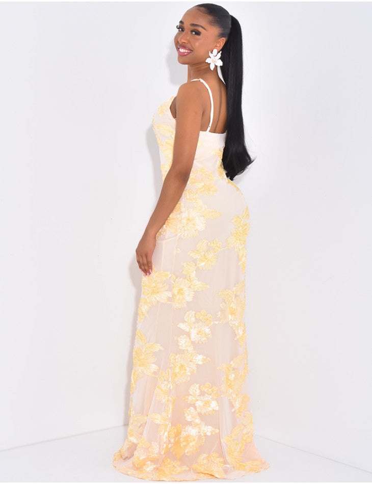 Robe longue à fleurs brodées & fines bretelles