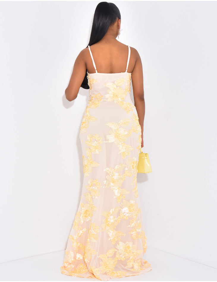Robe longue à fleurs brodées & fines bretelles